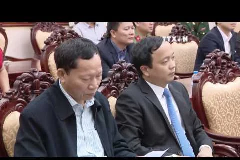 越南国家主席陈大光与中央工作代表团看望慰问第九军区武装力量