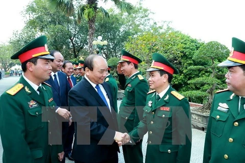 阮春福总理莅临越南人民军第一军团司令部第312师调研