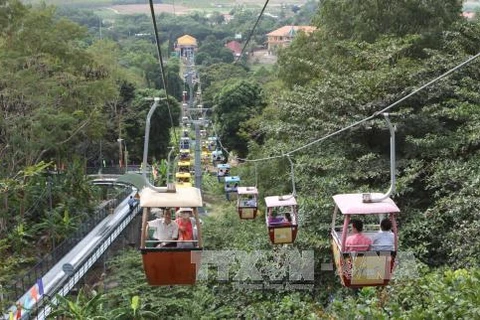 越南西宁省黑婆山迎来第一百万名旅客