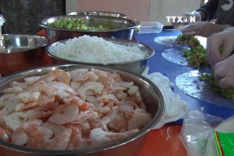 越南街头美食节吸引众多俄罗斯食客