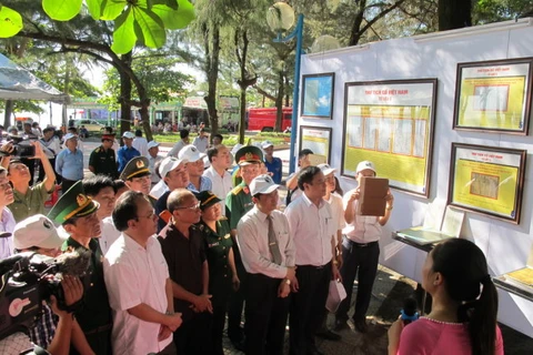 黄沙和长沙归属越南地图资料图片展在乂安省和安江省举行