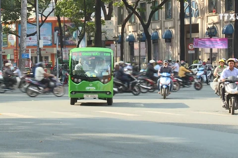 胡志明市推出“环城游”电动观光车线路