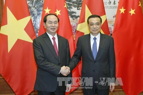 国家主席陈大光（左）会见中国国务院总理李克强。