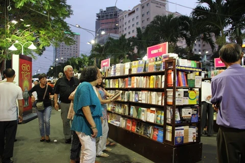 胡志明市书街——儿童们过暑假的理想聚集地
