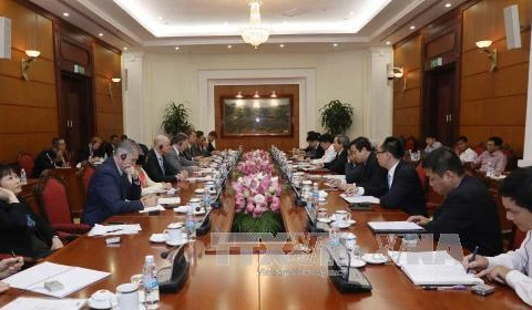 越共中央经济部部长会见越南欧洲商会制药协会区域高级代表团