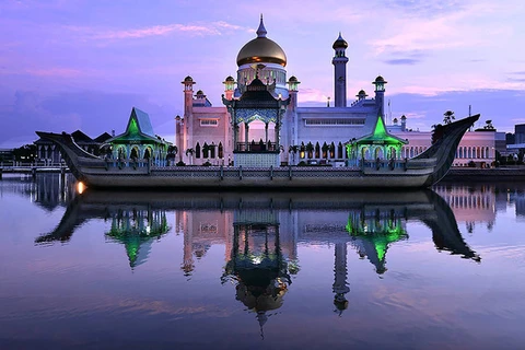 作品：ASEAN13 (Omar Ali Saifuddien Mosque2)。作者：Haji Jumat Bin Haji Taha。国家：文莱达鲁萨兰国