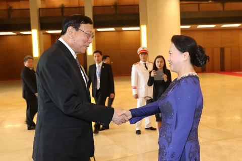 阮氏金银欢迎泰国国家立法议会议长蓬佩访越。