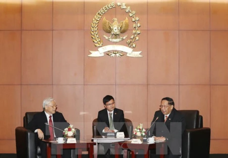 越共中央总书记阮富仲会见印尼人民协商会议副议长马英达安和希达悦。