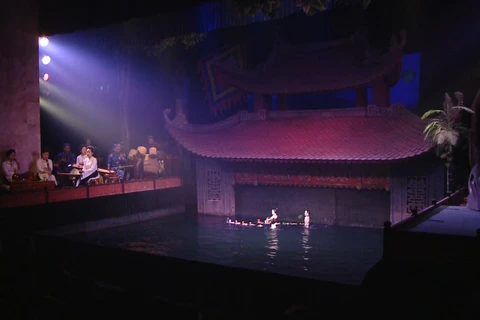 来看越南水上木偶戏 外国观众多于国内观众