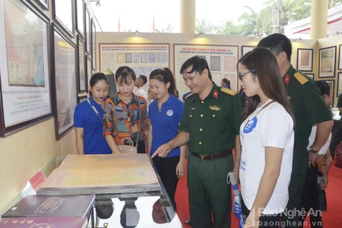 黄沙和长沙归属越南资料图片展在乂安省举行