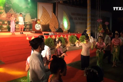 高棉族拜月节首次在芹苴市举行