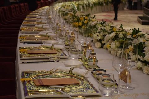 2017年APEC会议：明隆陶瓷为庆祝晚宴提供服务（组图）