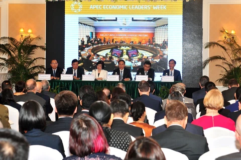 越南向外国驻河内代表处和国际组织通报APEC领导人会议周的结果（组图）