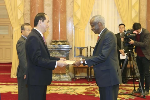 国家主席陈大光接受六国新任驻越大使递交国书