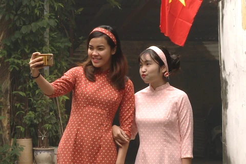 奥黛——越南妇女在春节期间的首选服装
