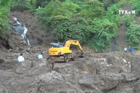 莱州省积极开展灾后公路清理和修复工作