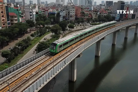 越南首条城市轻轨开始试运行 