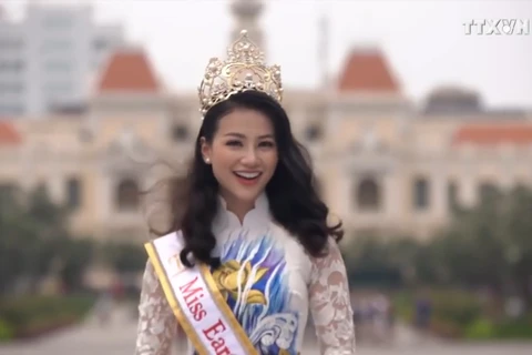 越南佳丽摘下2018地球小姐桂冠