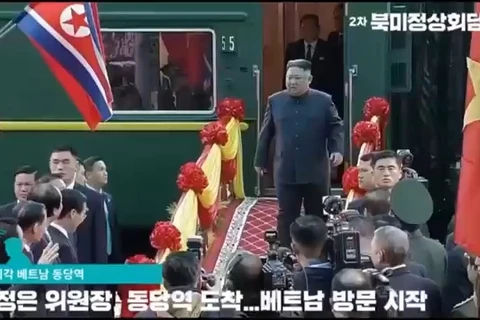 朝鲜最高领导人抵达同登火车站 开始越南之行