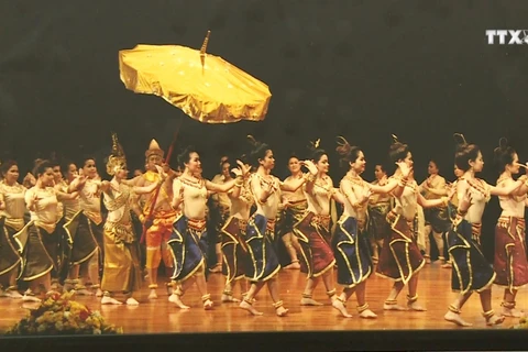 “柬埔寨—文化王国”展览会在芹苴市开展