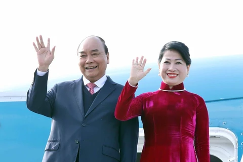组图：越南政府总理阮春福抵达韩国，开始出席东盟-韩国对话关系30周年纪念峰会之旅
