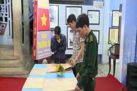 “黄沙、长沙归属越南”资料图片展在富安省举行 