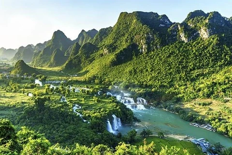 越南边境地区奇观——板约瀑布 