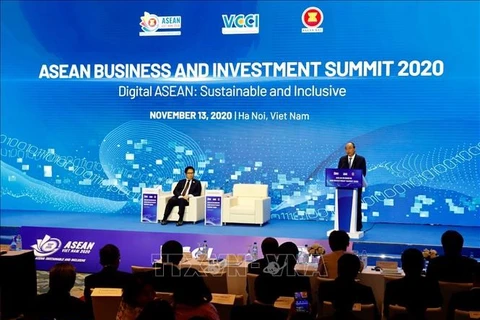 政府总理阮春福出席东盟商务与投资峰会