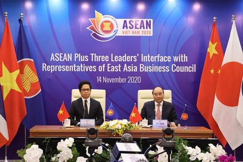 组图：东盟与中日韩领导人与东亚商务理事会代表会面