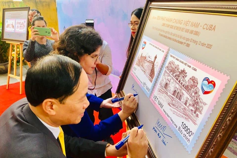 庆祝越古建交60周年纪念邮票集正式发行