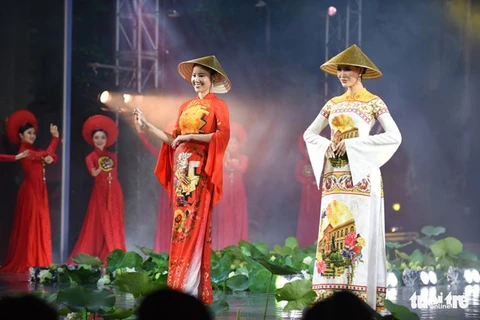 2020年首次顺化奥黛节有助于推崇越南传统奥黛价值