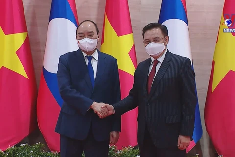 阮春福会见老挝国会主席赛宋蓬·丰威汉