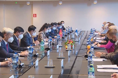 越南国会主席王廷惠与芬兰议会议长举行会谈
