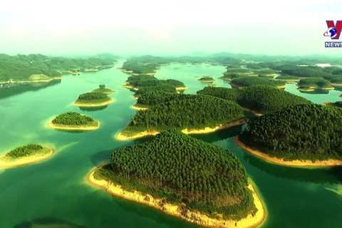 将婆瀑湖旅游区打造成为国家、国际旅游中心 