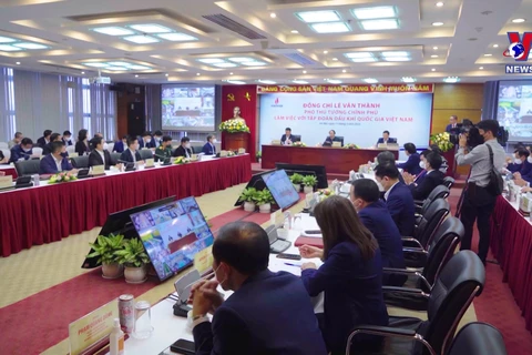 黎文成副总理与越南国家油气集团领导举行工作会议
