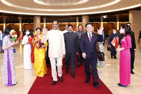 王廷惠主席欢迎印度下议院议长奥姆·博拉对越南进行正式越访问