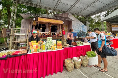 组图：越北地区六省土特产展销会在首都河内举行