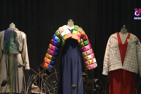 越南服装设计师携手提升越南丝绸的价值