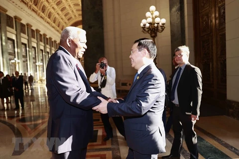 越南国会主席与古巴全国人民政权代表大会主席举行会谈