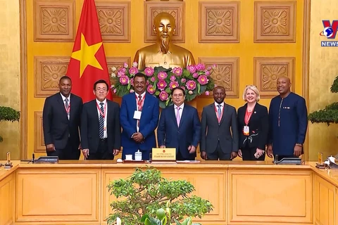 越南政府总理范明政会见各国农业部领导
