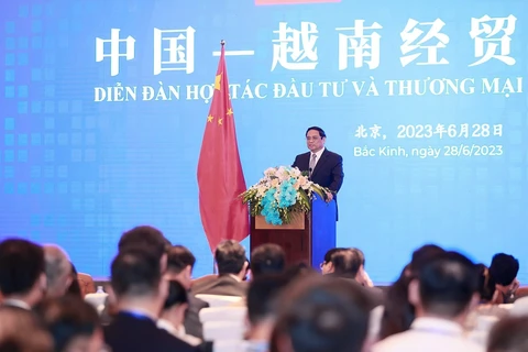 越南政府总理范明政出席越中经贸合作论坛