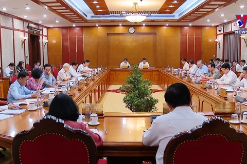 越共中央总书记阮富仲主持召开中央政治局和书记处会议
