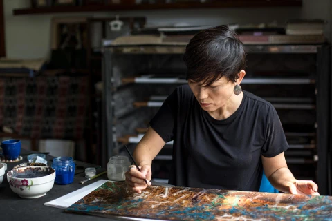  组图：热爱越南磨漆画的日本画家安藤纱子