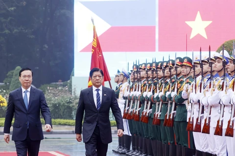 越南国家主席武文赏与菲律宾总统马科斯举行会谈