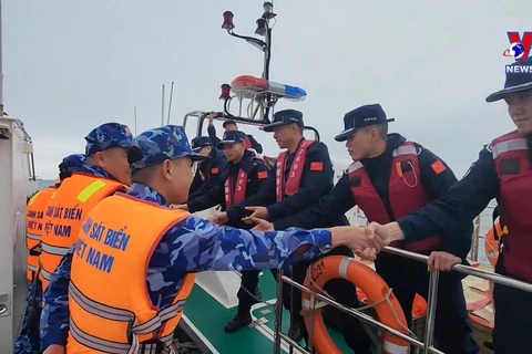 ​ 越中两国海警在毗连区海域开展联合巡逻