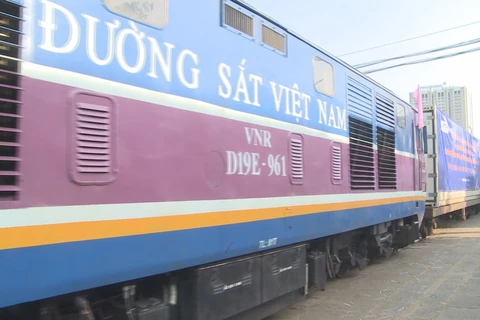 农历新年首趟国际联运列车运载越南农产品出口中国