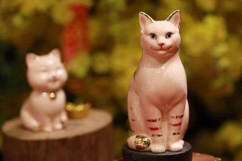 组图：承载起幸运吉祥信息的猫雕像