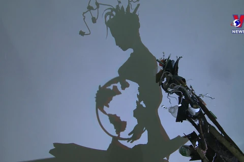 90后雕刻家将废弃物拼成充满创意的影子雕塑