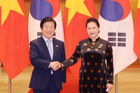 组图：越南国会主席阮氏金银与韩国国会议长朴炳锡举行会谈