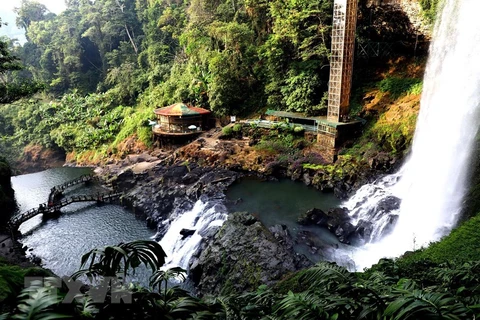 组图：Dambri瀑布——林同省最美且最高的瀑布